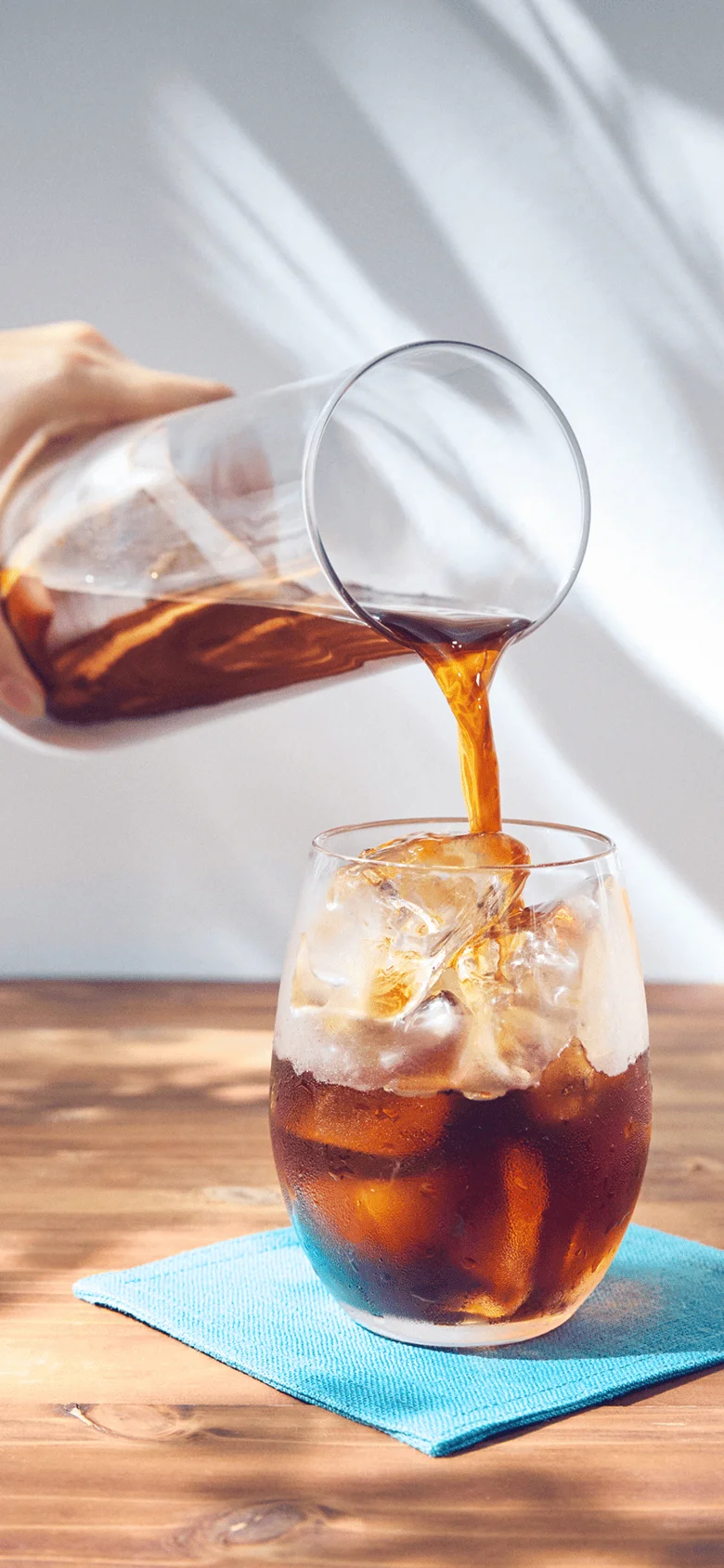 コーヒーがそそがれている写真
